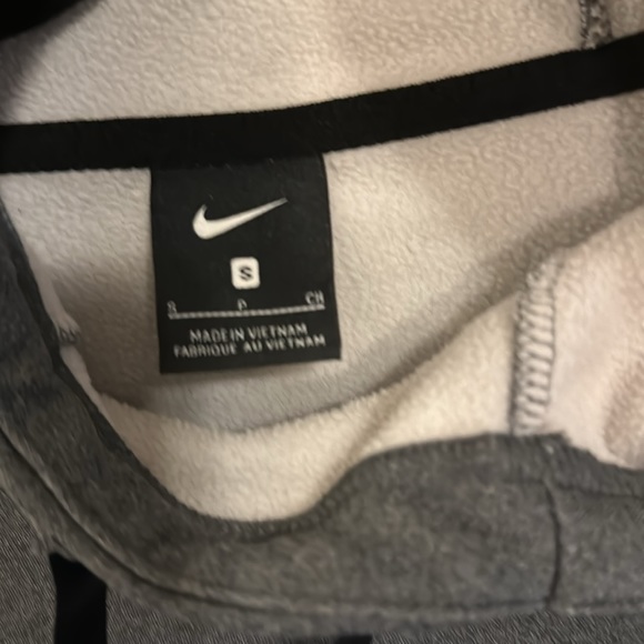 Fleece Nike Sweatshirt - women’s small - Picture 5 of 7